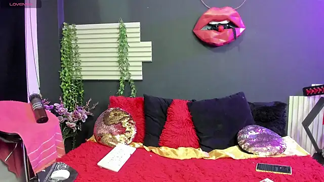 kinky momm online show from June 19, 4:33 pm