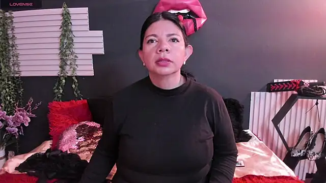 kinky momm online show from July 4, 3:40 pm
