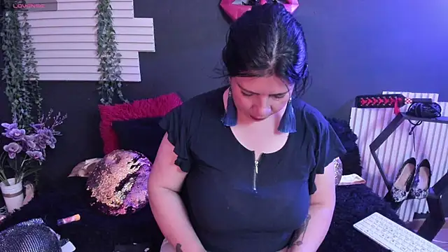 kinky momm online show from July 10, 3:14 pm