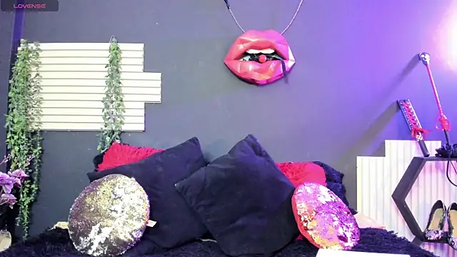 kinky momm online show from July 18, 2:10 pm