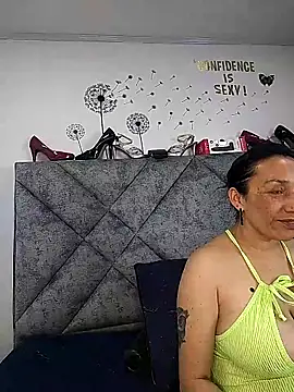 Snapshot of Shantey_Laurent chatting on April 29, 4:44 pm Shantey Laurent online show from April 29, 4:44 pm