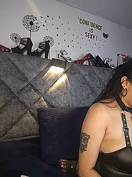 Snapshot of Shantey_Laurent chatting on May 20, 1:39 pm Shantey Laurent online show from May 20, 1:39 pm