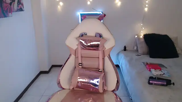 Maddy Vicius19 online show from February 19, 2:51 am