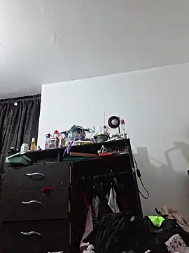 carolinerue online show from February 22, 4:13 am