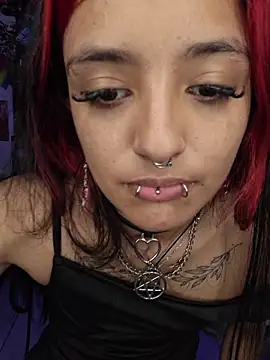 carolinerue online show from April 21, 1:07 am