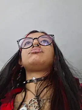 carolinerue online show from April 25, 4:37 am