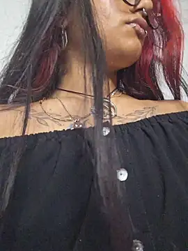 carolinerue online show from June 18, 6:34 pm