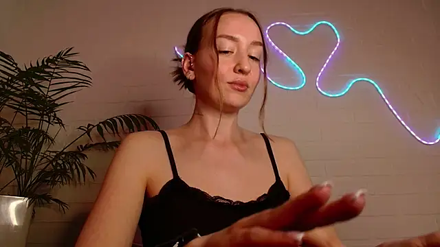 WhitePrincessLuna online show from April 19, 6:10 pm