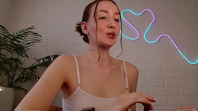 WhitePrincessLuna online show from April 24, 2:08 pm