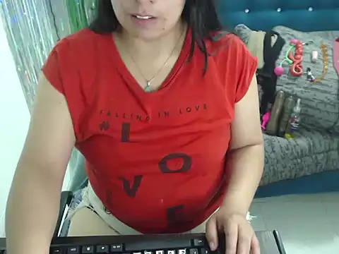 Snapshot of Cristalfire_69 chatting on September 30, 2:11 pm Cristalfire 69 online show from September 30, 2:11 pm