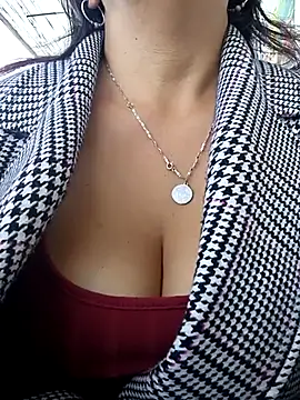 Misshot 01 online show from October 14, 7:25 pm