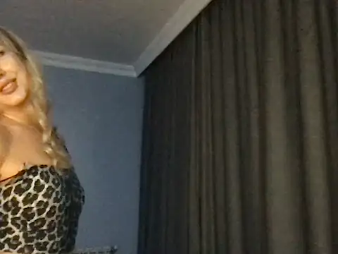 Snapshot of Pyrelissa chatting on December 2, 4:57 pm Pyrelissa online show from December 2, 4:57 pm