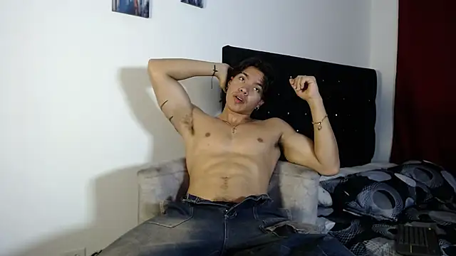 adriel escalante online show from December 22, 3:25 am