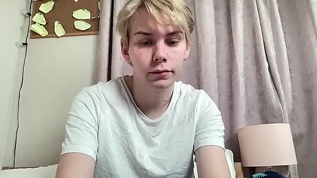 Snapshot of scottishtwink01 chatting on September 22, 3:58 pm scottishtwink01 online show from September 22, 3:58 pm