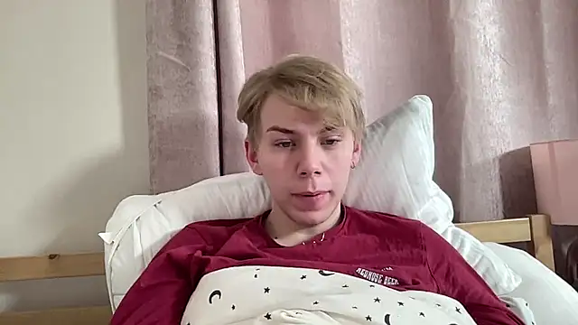 Snapshot of scottishtwink01 chatting on September 28, 12:43 pm scottishtwink01 online show from September 28, 12:43 pm