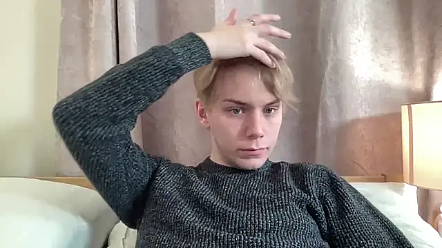 Snapshot of scottishtwink01 chatting on October 2, 1:12 am scottishtwink01 online show from October 2, 1:12 am