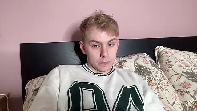 Snapshot of scottishtwink01 chatting on October 13, 5:35 pm scottishtwink01 online show from October 13, 5:35 pm