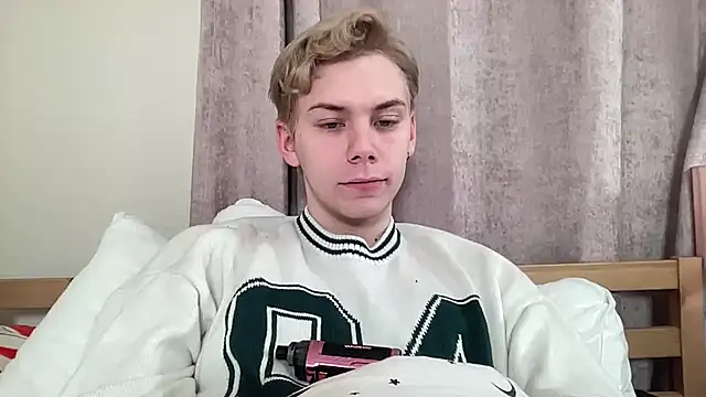 Snapshot of scottishtwink01 chatting on October 16, 10:22 pm scottishtwink01 online show from October 16, 10:22 pm