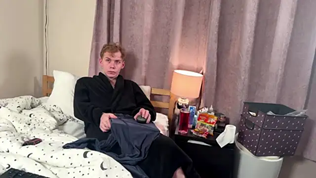 Snapshot of scottishtwink01 chatting on November 5, 11:49 pm scottishtwink01 online show from November 5, 11:49 pm