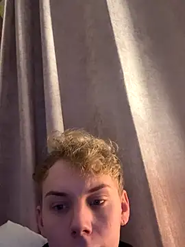 Snapshot of scottishtwink01 chatting on November 11, 3:06 am scottishtwink01 online show from November 11, 3:06 am