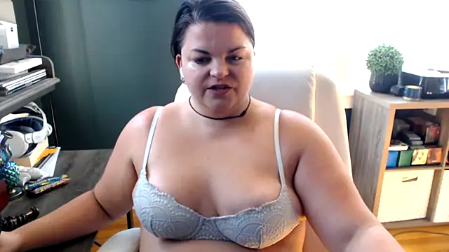 Snapshot of PlayWithBrittany chatting on September 28, 3:50 pm PlayWithBrittany online show from September 28, 3:50 pm