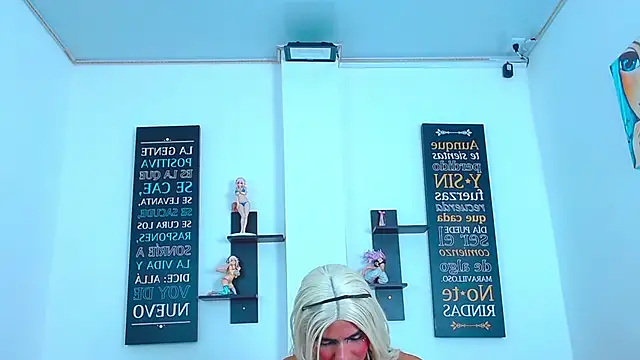 CHLOE THUNDERS online show from March 7, 4:04 pm