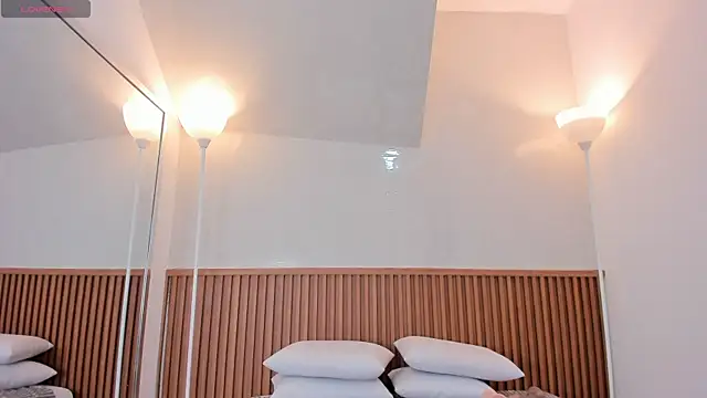 nicol giraldoo online show from January 10, 3:52 am