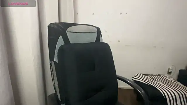 valentinauwu online show from February 2, 3:16 am