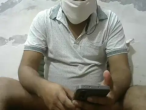 Snapshot of Famit025 chatting on February 12, 6:25 pm Famit025 online show from February 12, 6:25 pm