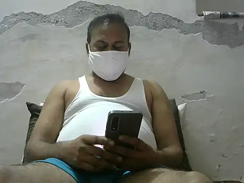 Snapshot of Famit025 chatting on February 19, 6:15 pm Famit025 online show from February 19, 6:15 pm