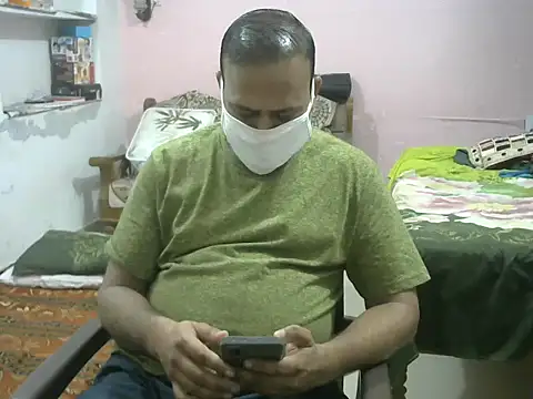 Snapshot of Famit025 chatting on February 23, 5:32 pm Famit025 online show from February 23, 5:32 pm