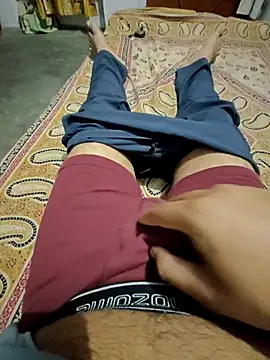 Snapshot of Famit025 chatting on March 3, 7:47 am Famit025 online show from March 3, 7:47 am