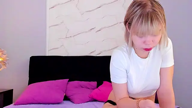 KittyGolden online show from September 19, 3:30 am