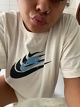 Snapshot of ___seusegredo chatting on February 17, 2:13 pm seusegredo online show from February 17, 2:13 pm