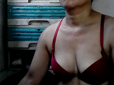 yoursPinayMama1682 online show from October 1, 11:44 pm