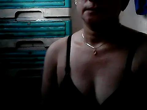 yoursPinayMama1682 online show from October 19, 11:27 pm