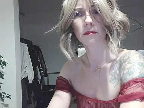 Snapshot of MadMadelin chatting on September 22, 1:07 am MadMadelin online show from September 22, 1:07 am