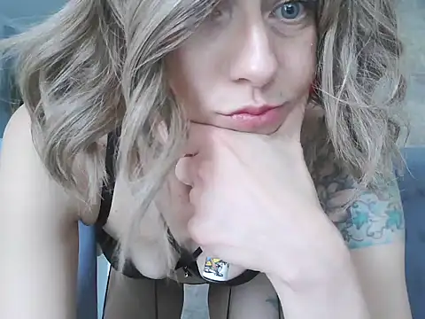 Snapshot of MadMadelin chatting on September 22, 1:35 pm MadMadelin online show from September 22, 1:35 pm