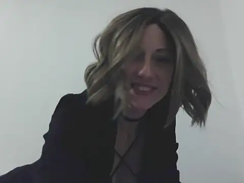 Snapshot of MadMadelin chatting on October 6, 12:41 am MadMadelin online show from October 6, 12:41 am