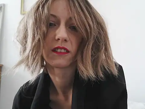 Snapshot of MadMadelin chatting on October 28, 12:52 pm MadMadelin online show from October 28, 12:52 pm