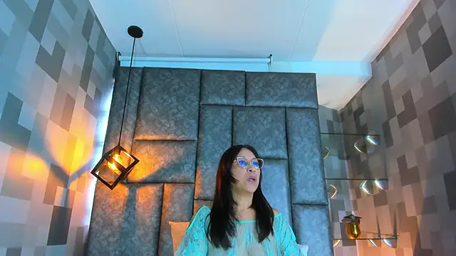 Snapshot of Jenni_Zeller chatting on October 14, 11:55 am Jenni Zeller online show from October 14, 11:55 am