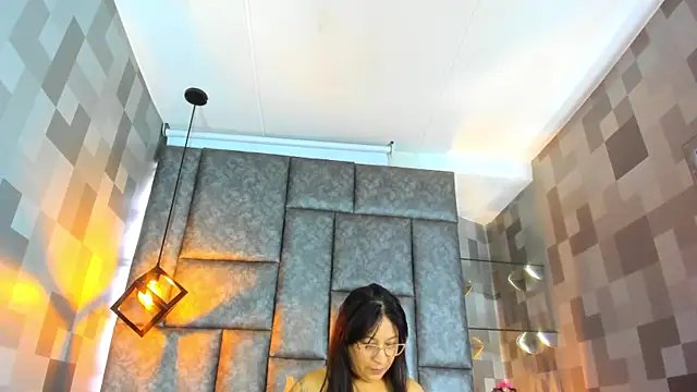 Snapshot of Jenni_Zeller chatting on October 16, 11:33 am Jenni Zeller online show from October 16, 11:33 am