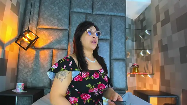 Snapshot of Jenni_Zeller chatting on October 16, 11:39 pm Jenni Zeller online show from October 16, 11:39 pm