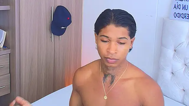 Snapshot of cassian_gold chatting on June 2, 9:39 pm cassian gold online show from June 2, 9:39 pm