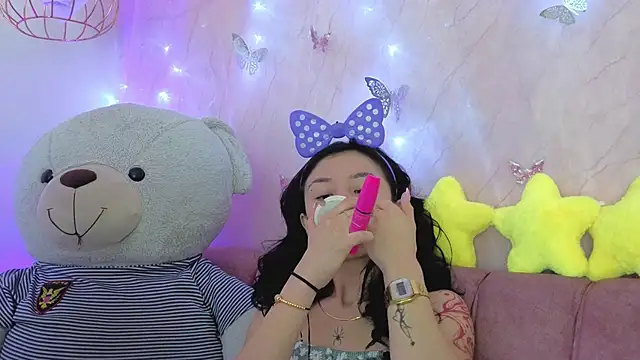 april bennett online show from December 17, 12:44 pm