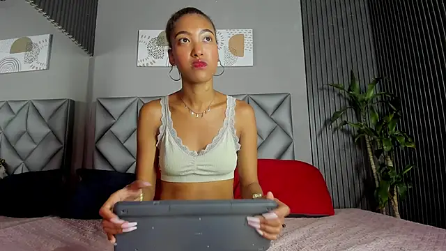 Snapshot of Alisha_Ebonyy chatting on October 1, 12:00 pm Alisha Ebonyy online show from October 1, 12:00 pm
