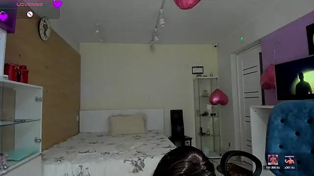 dark summer online show from March 29, 3:34 pm