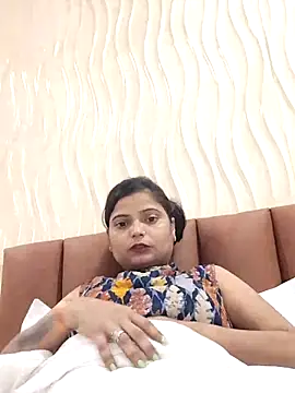 Hot-Pooja25 online show from March 31, 12:38 pm