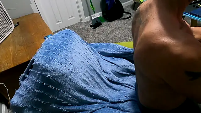 Snapshot of Mickelangello75 chatting on November 2, 5:54 am Mickelangello75 online show from November 2, 5:54 am