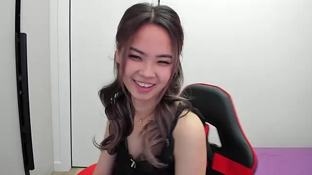 Snapshot of Maakimita chatting on February 24, 6:22 am Maakimita online show from February 24, 6:22 am